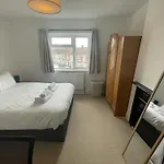 Refined Comfort In The Heart Of Bedminster Будинок відпочинку