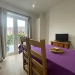 Будинок відпочинку Refined Comfort In The Heart Of Bedminster *