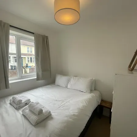 Refined Comfort In The Heart Of Bedminster Будинок відпочинку Бристоль
