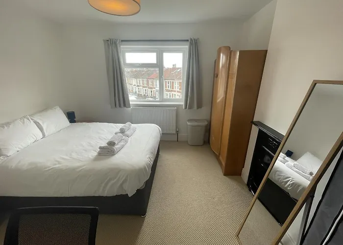 Refined Comfort In The Heart Of Bedminster Semesterbostad