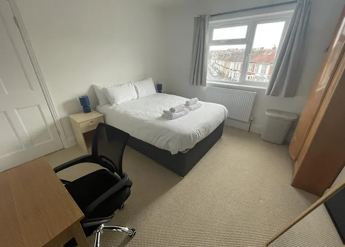 Refined Comfort In The Heart Of Bedminster *