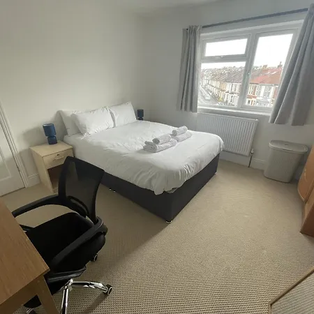 Refined Comfort In The Heart Of Bedminster *